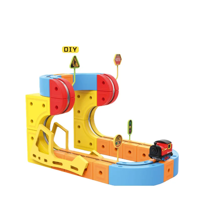 مكعبات بناء مغناطيسية لسيارة السكك الحديدية متعددة الألوان للأطفال لعبة تجميع هدايا عيد الميلاد