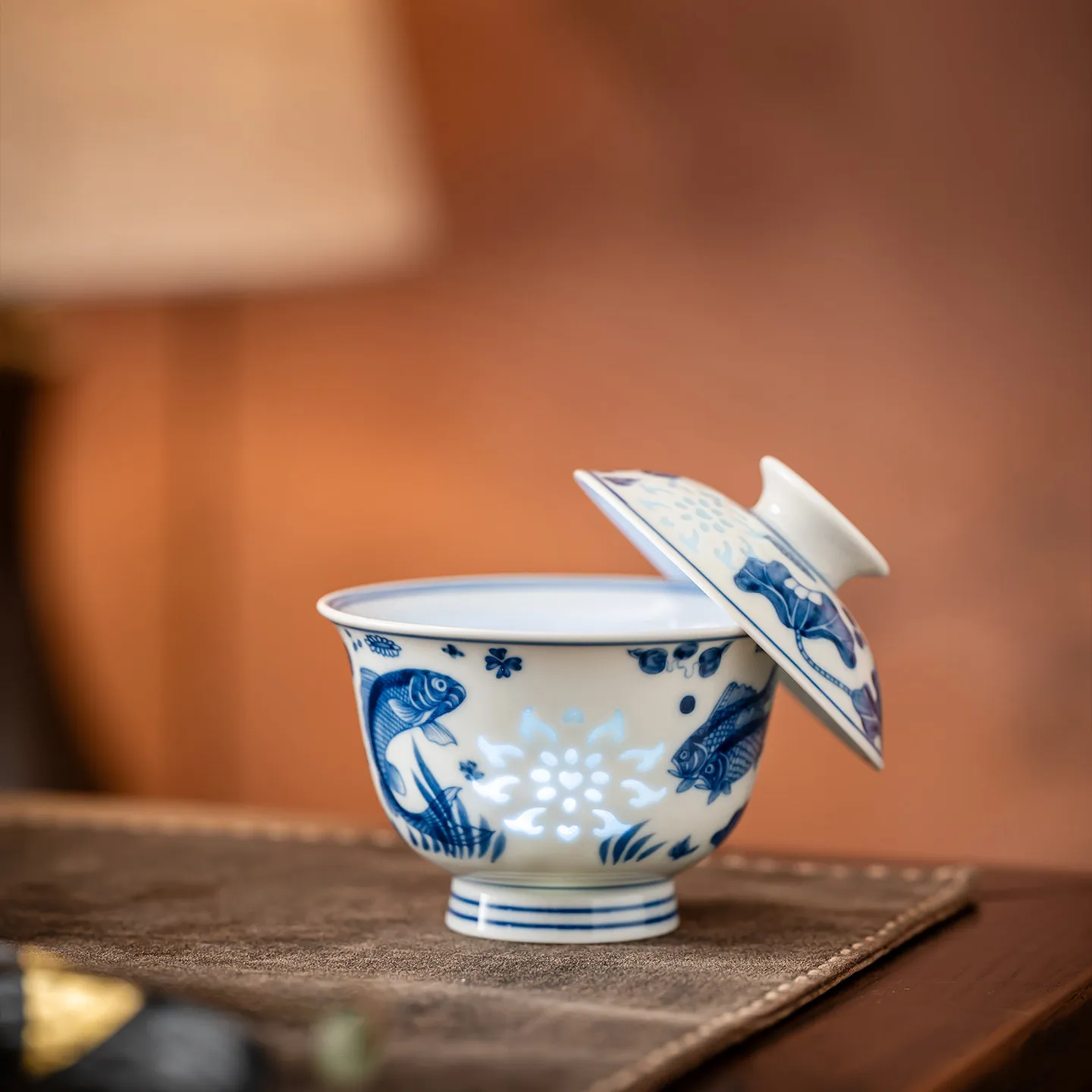 High-End Jingdezhen Blue and White Fish Algae Pattern Gaiwan Non-Scald Tea Brewing Bowl Household Ceramic Cup