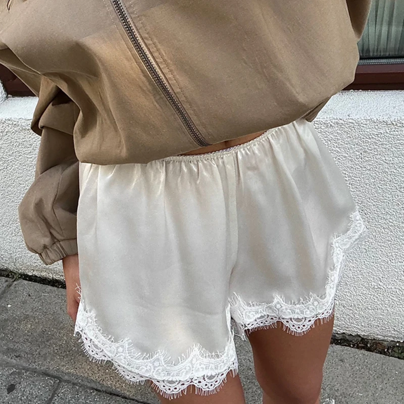 Pantaloncini da donna in raso di seta Mutandine francesi Moda chic con finiture in pizzo Mini micro pantaloncini setosi a vita bassa Coquette Lounge Slip Pj Bottoms