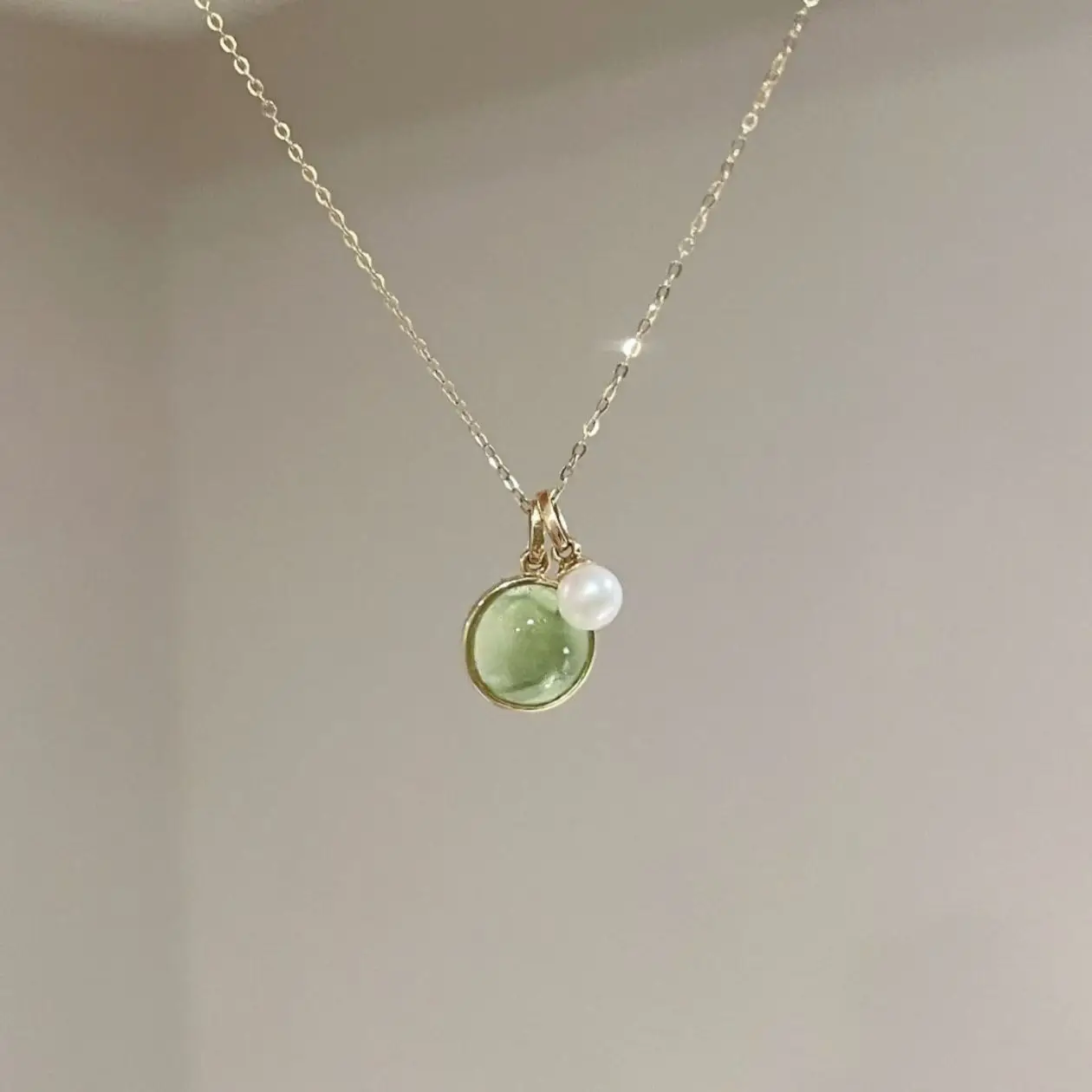 

Olive Green Pearl Necklace Luxury Niche Design Elegant Clavicle Chain Versatile Jewelry for Women