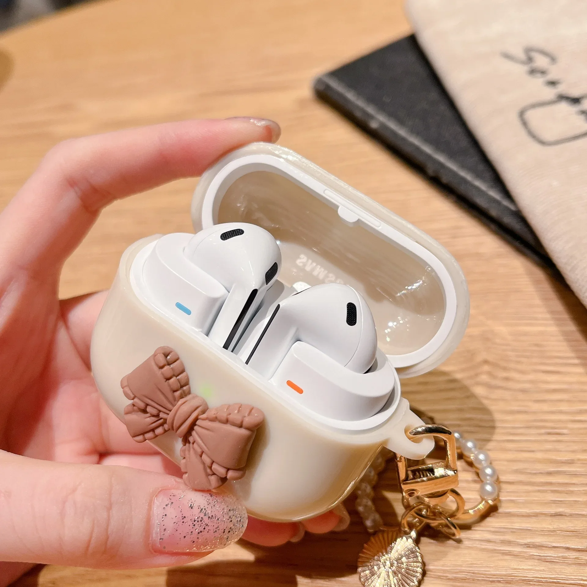 Cute Retro Beige Case for Samsung Galaxy Buds 3 Generation Bear