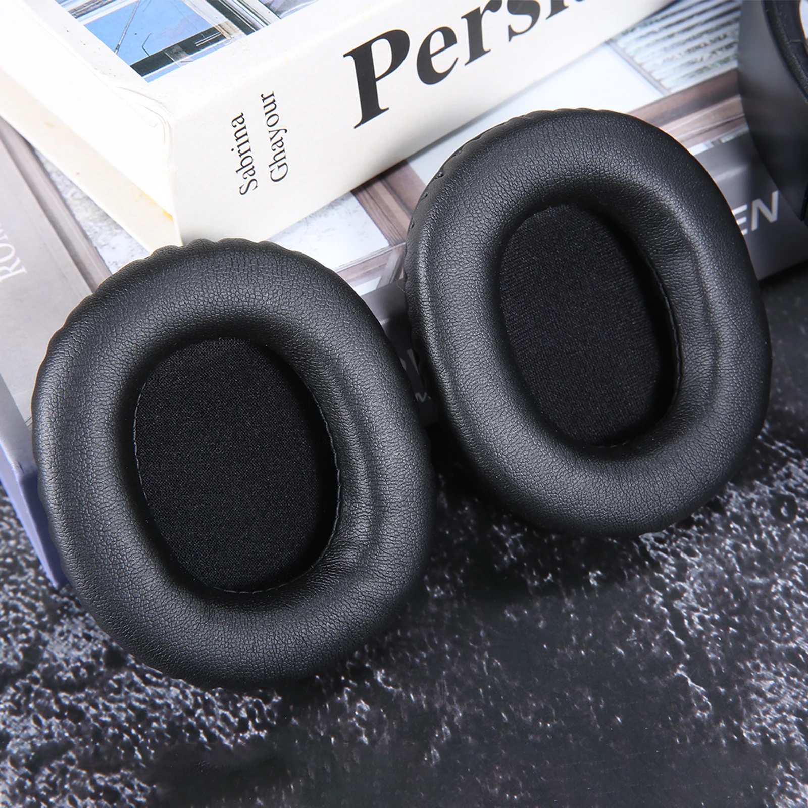 2 pezzi di cuscinetti per le orecchie di ricambio in pelle proteica cuscini per Audio-Technica ATH-SR30BT cuffie con fascia per cuffie fodera per cuscino