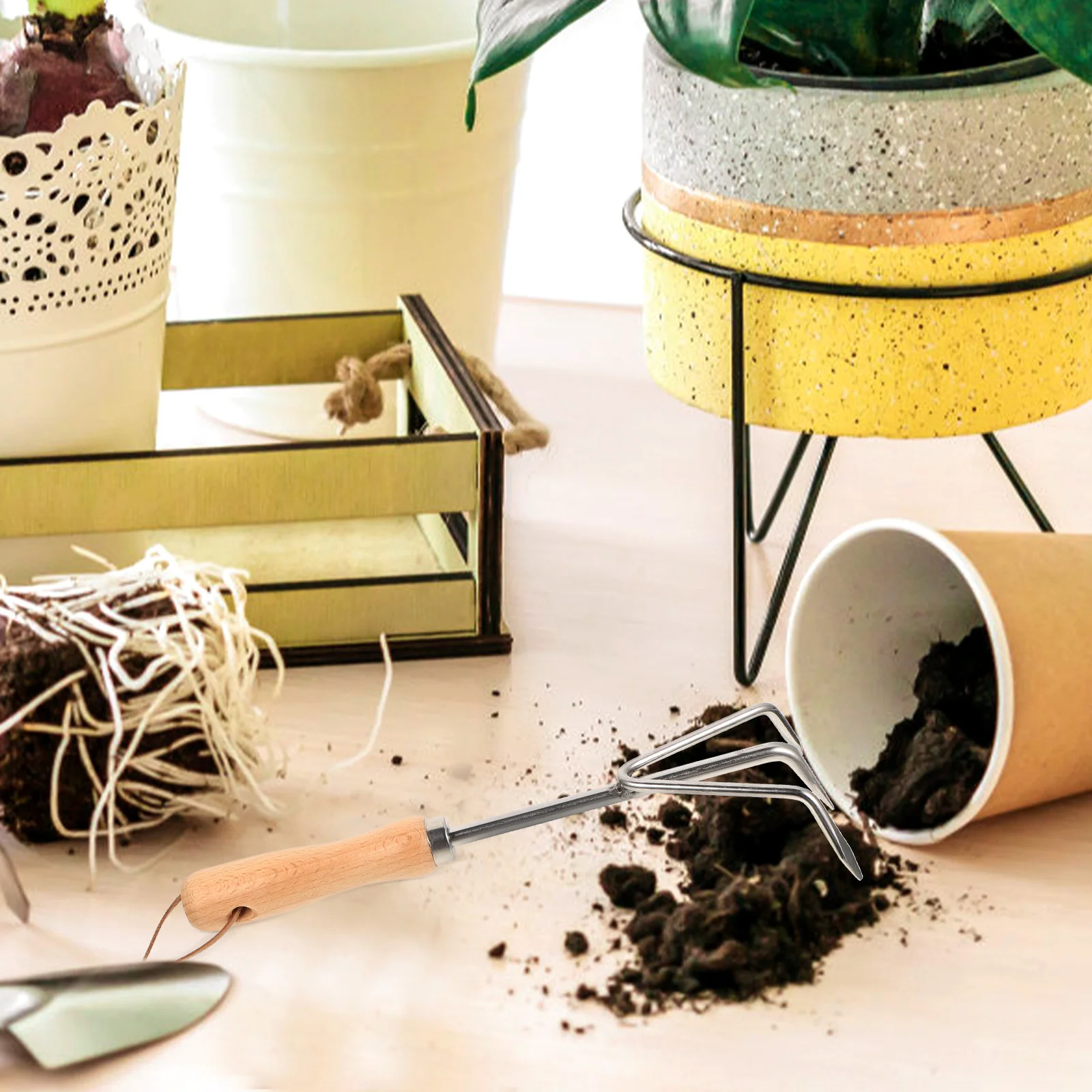 

Stainless Steel Garden Shovel Small Trowel for Planting Soil Loosening Weeding Ergonomic Wood Handle Gardening Tool