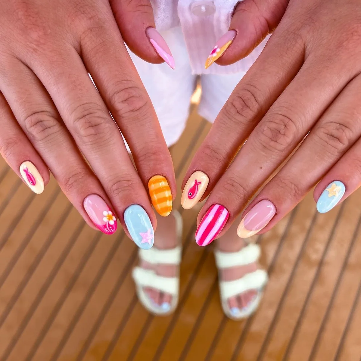 24Pcs Short Round Wearable Nails Set Press on Fish Star Stripe Fake Nails Summer Starfish Polka Dot Full Cover False Nails Tips