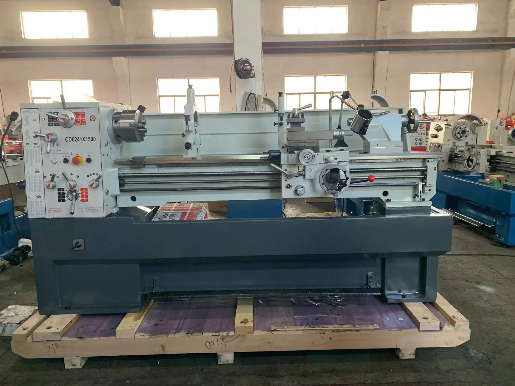 CD6241x1500 High Precision Universal Manual Metal Turning Lathe Machine Torno  CD6241x1500