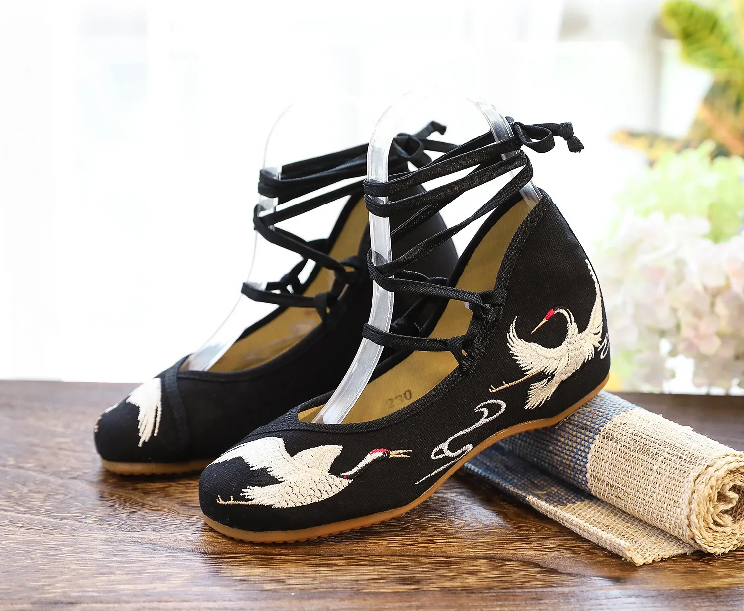

Oriental Elegant Fairy Crane Embroidered Lace Up Flat Shoes Stage Show Shoes Chinese Style Tradition Han Fu Shoes For Women 2025