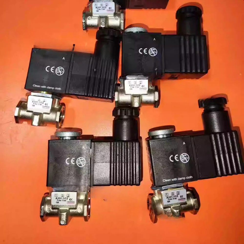 1 Pcs CAMOZZI 125-601,-2,125-701,125-800 124-800,122 with Socket 124-701/702/703 (socket, with Varistor and LED Indicator Light)