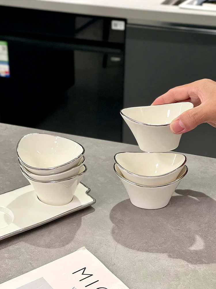 

Простая креативная миска для фруктового салата в форме Юаньбао, белая изысканная керамическая тарелка для закусок, клетчатое украшение для хранения еды, домашняя посуда