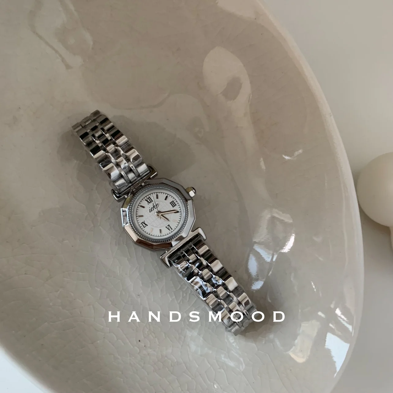 Luxury women's watch light luxury niche simple polygonal high-end design steel band fresh and versatile female quartz watch