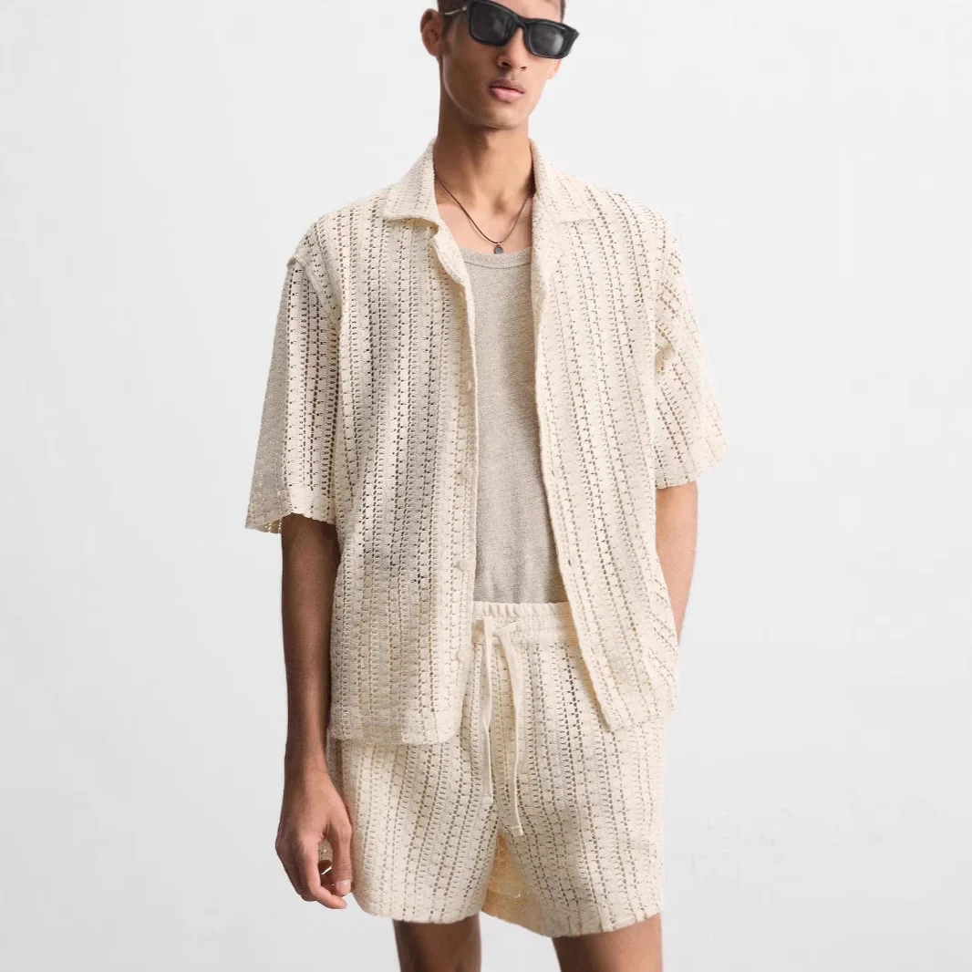 

2025 летняя новая мужская текстурированная рубашка с короткими рукавами и полой крючком в стиле отдыха