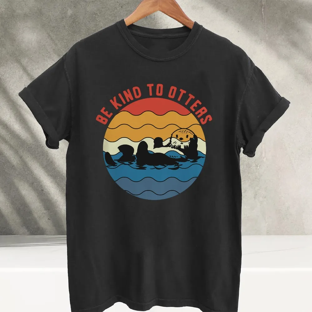 Be Kind To Otters Retro Vintage Sunset Circle Graphic T‑Shirt Cute Sea Otter Wildlife Ocean Animal Distressed Print Cotton Tees