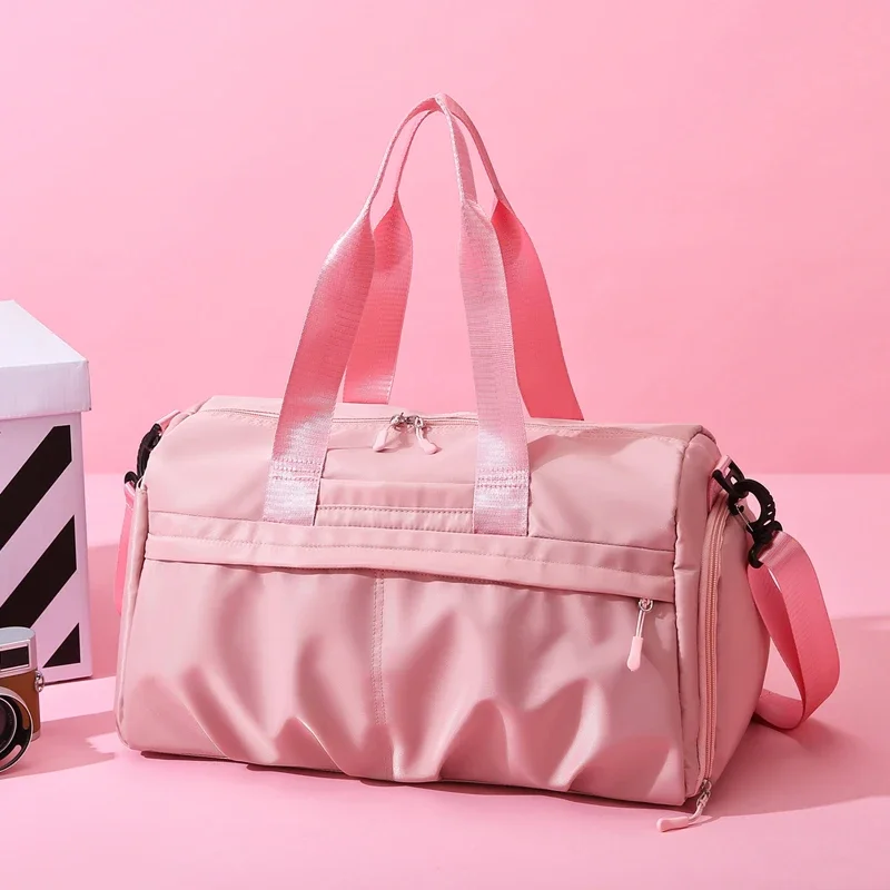 女性と男性のための小さなジムバッグ、スポーツや週末の休暇のためのワークアウトバッグ、靴と濡れた服を収納できる防水ダッフルバッグ