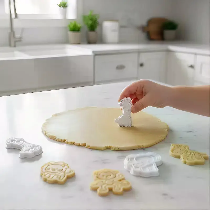 4 Pcs Animal Plastic Biscuit Mold Set for Creative Cookie Cutting DIY Cake Decorating Tool for Baking Party Use