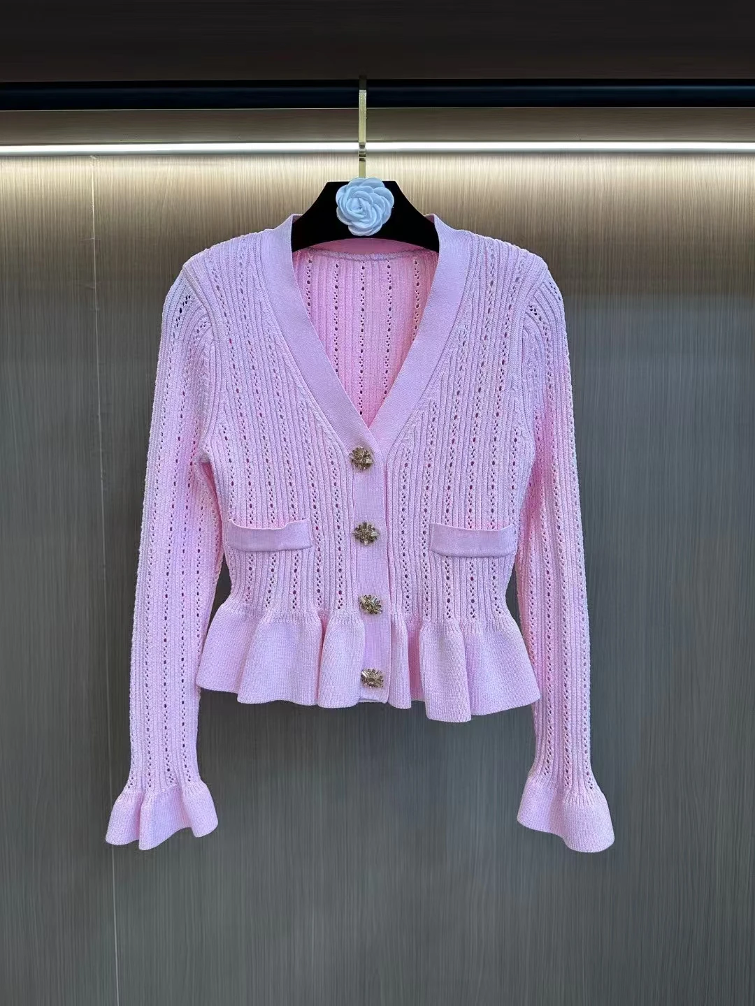 High Quality Women Autumn New Gold Buckle Hollow Short Knitted Cardigan