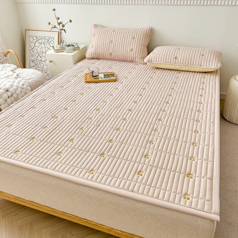 Spring Autumn Comfortable Durable Mattress Toppers Soft Breathable Soybean Fiber Filling Bed Pads Keep Warm Quilted Mattress Pad