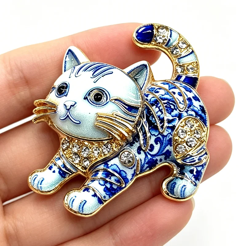 Chinoiserie Blue White Porcelain Style Cat Brooch Enamel Pattern Kitten Lapel Pin Vintage Jewelry for Women Suit Coat Accessory view 5