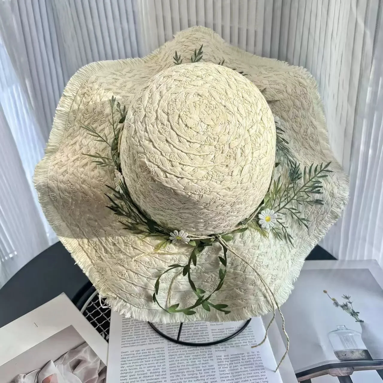 Handwoven Daisy Hat with Floral Wreath Women's Summer Vacation Hat Versatile Wide-Brim Sun Protection Beach Hat