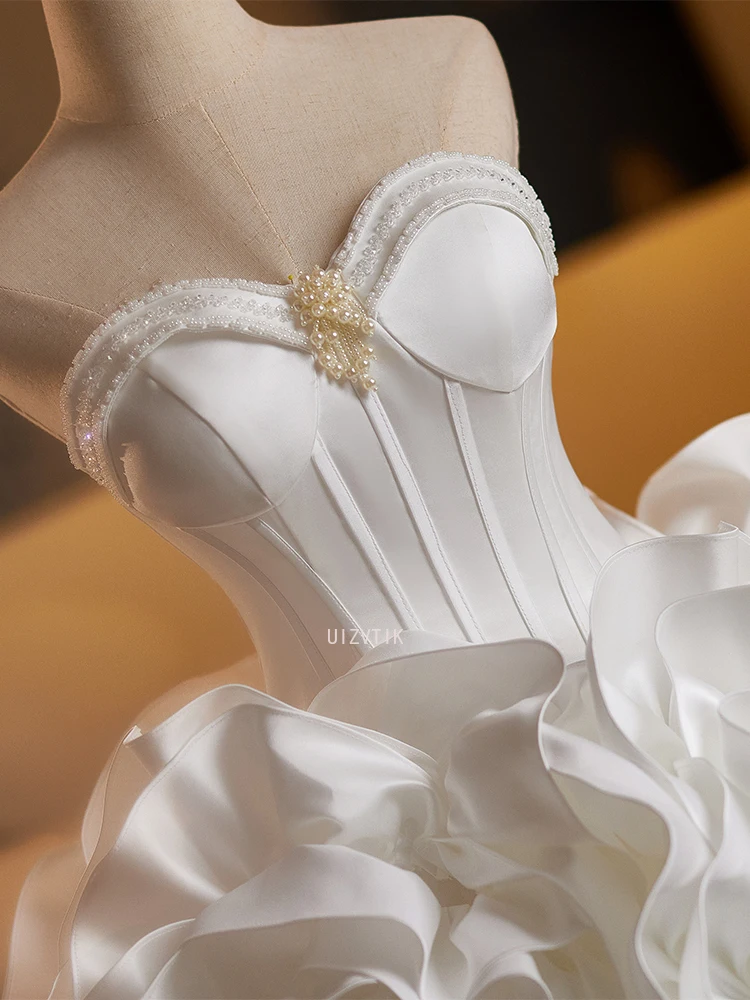 Abiti da sposa di fiori di lusso da donna senza maniche ricamati senza spalline Sweep Train Ball Gown Abiti da sposa principessa personalizzati