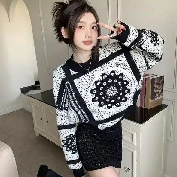 

Retro Jacquard Knitted Sweater Women 2024 Autumn Winter New Style Lazy Style Short Loose Niche Pullover Top