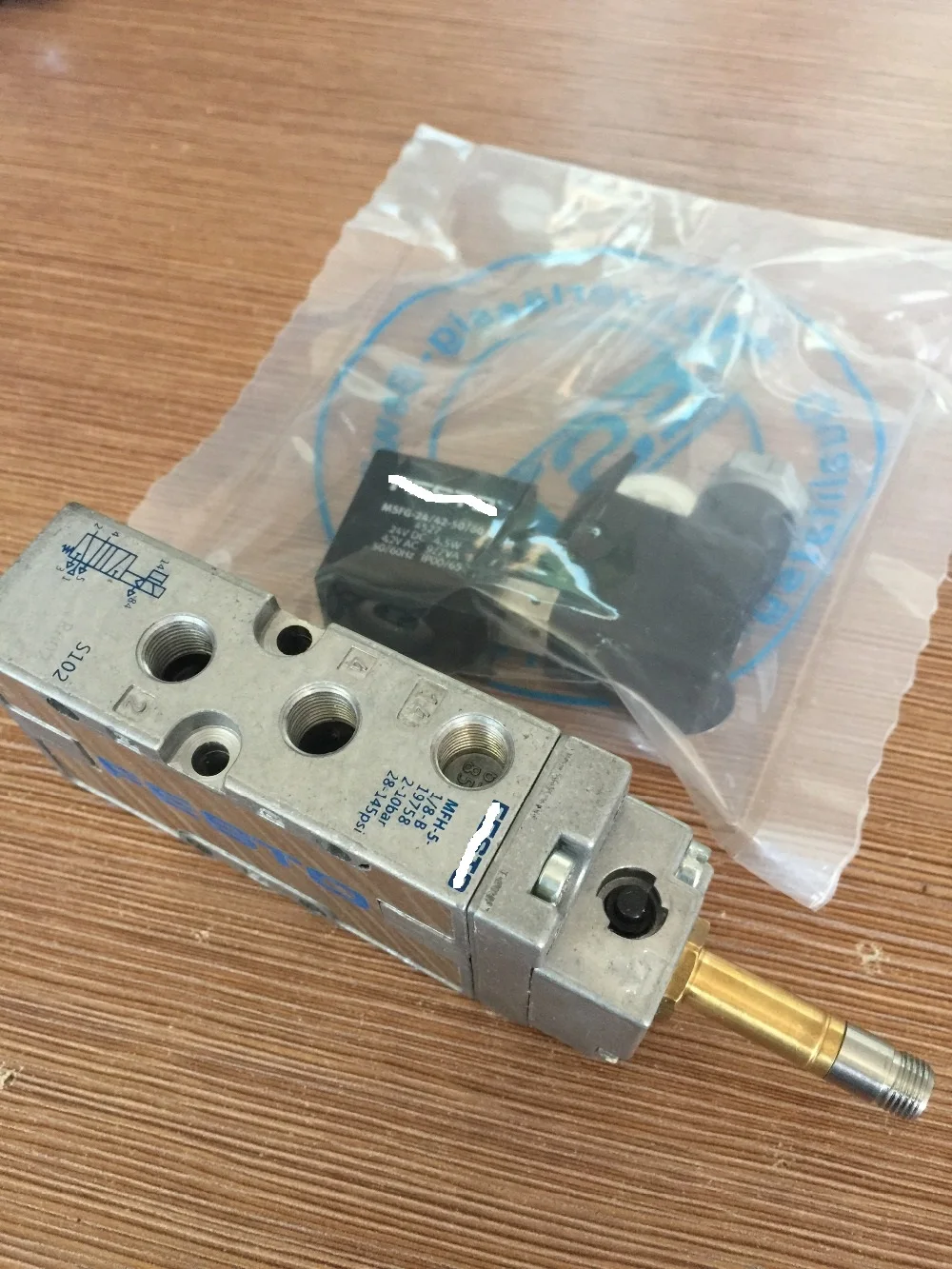 German Original  solenoid valve MFH-5-1/8-B 19758 Contains the DC24V coil