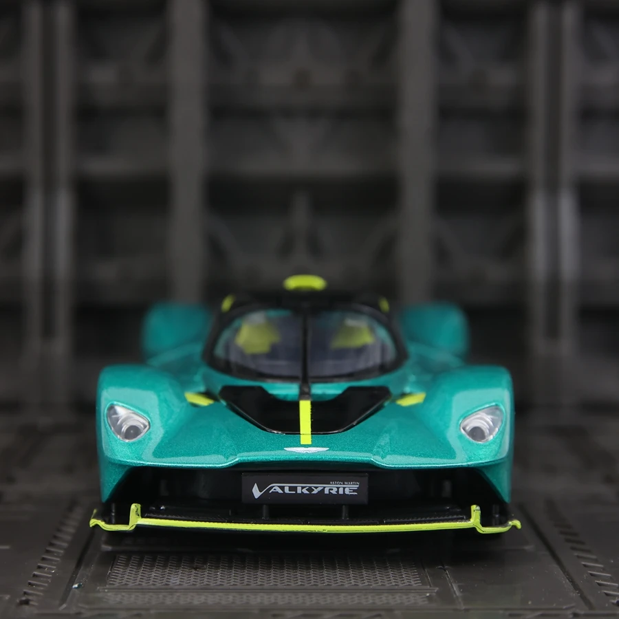 

CCA 1:23 Simulated Aston Martin Valkyrie alloy car model, doors and hood can be opened, shock absorbers, steering ornaments, gif
