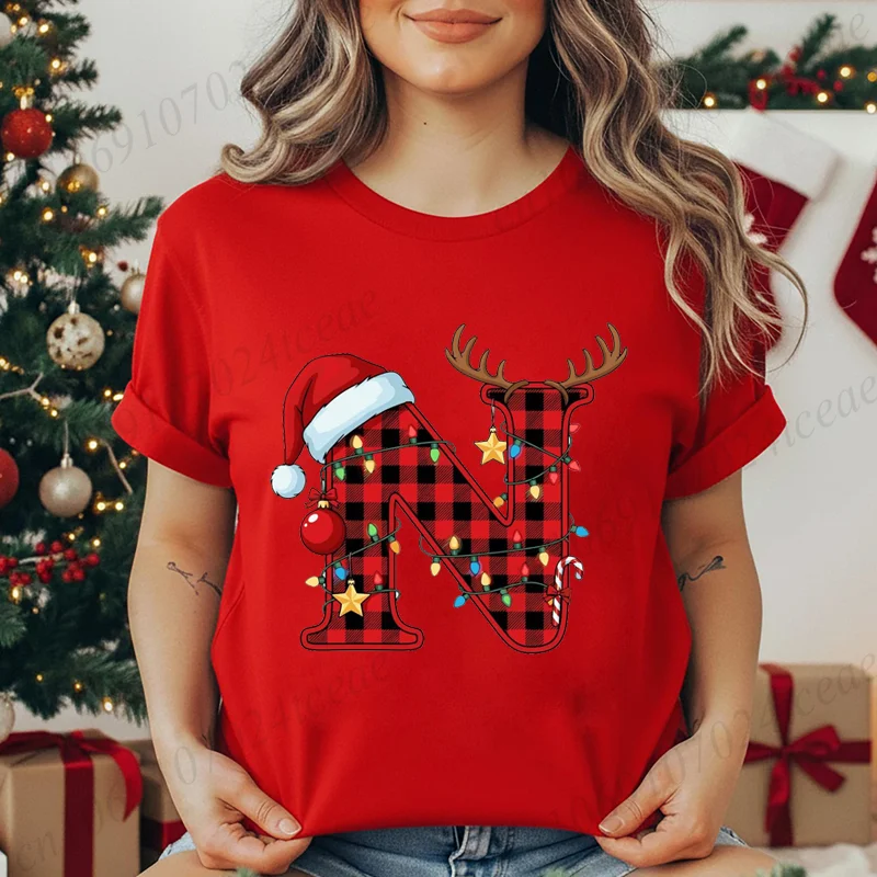 Świąteczna koszulka z nadrukiem alfabetu dla kobiet, unisex, modna, zabawna, codzienna bluzka z grafiką czapki Świętego Mikołaja i renifera.