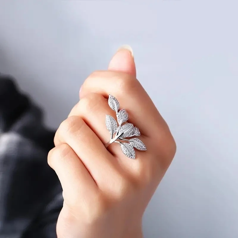Huitan Bling Bling Leaf Finger Ring dla kobiet Full Paved Sparkling Cubic Zirconia Crystal Rings Wedding Luxury Fashion Jewelry — zdjęcie 3