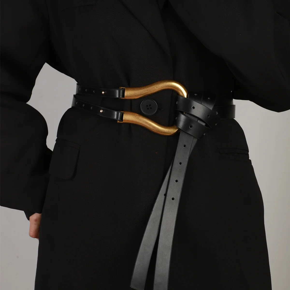 

Woman's Suit Belt with a Wide Waistband Large Horseshoe Button PU Leather Decoration Belts for Skirt Sweater