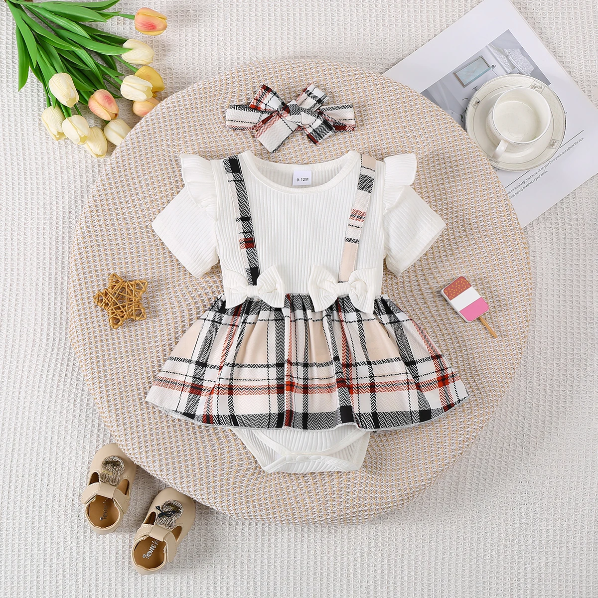 بدلة قفز على شكل مثلث للفتيات الصغيرات غير رسمية مرقعة منقوشة مزينة بفيونكة مكونة من قطعتين (بما في ذلك عصابة رأس) صيفية