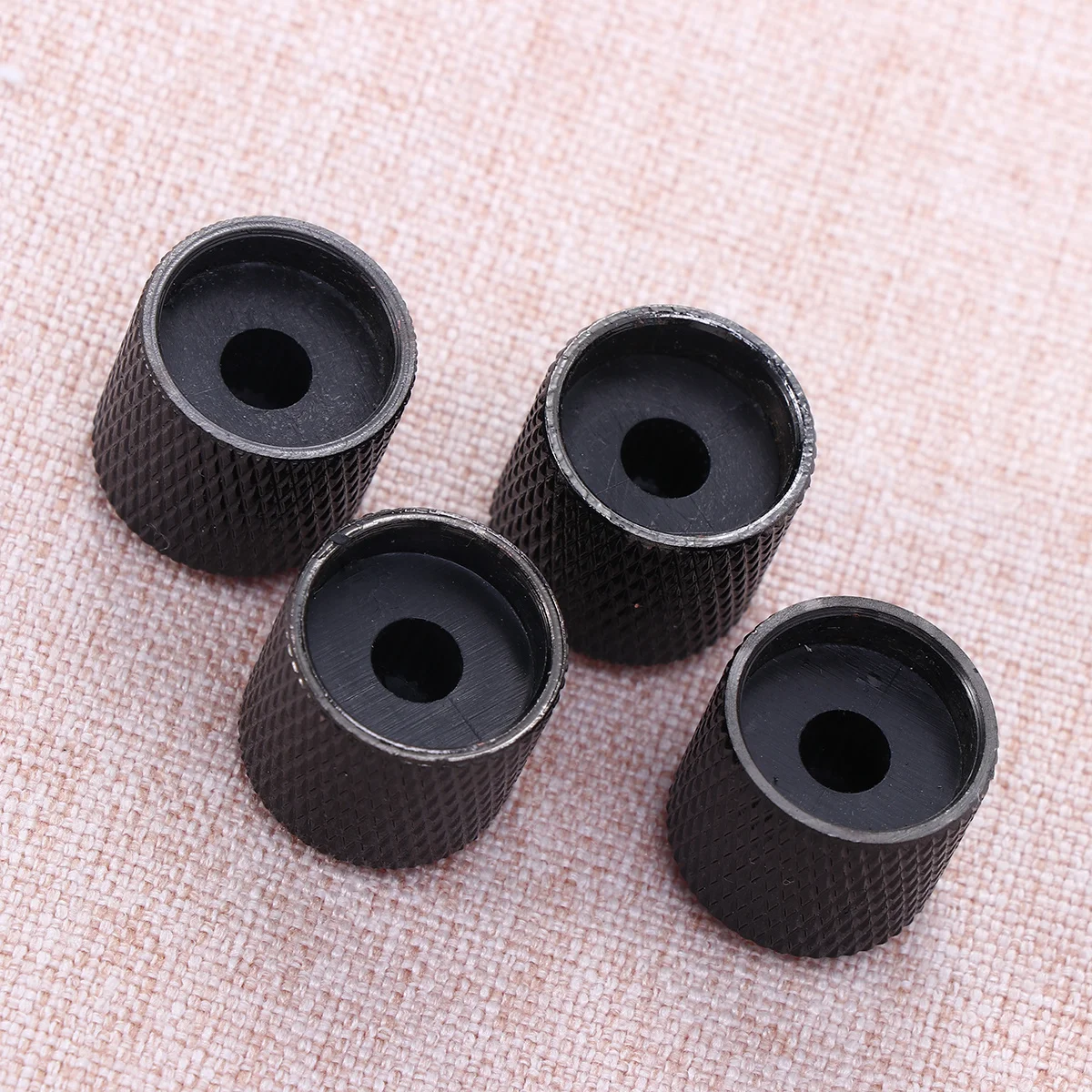 

4Pcs Electric Guitar Knobs Glossy Dome Heavy Metal Replacement Volume Tone Black 18x15mm Electric Guitar Knobs