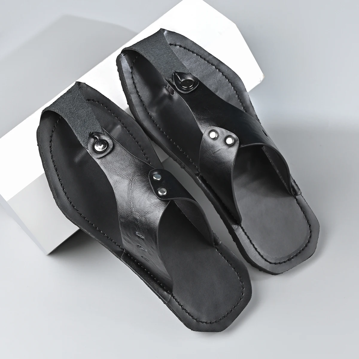 Size 38-46 New Italian Leather Flip-flops For Men Casual Cool Beach Summer Shoes Hotel Slippers Man Light Flats Luxe Men's Shoes