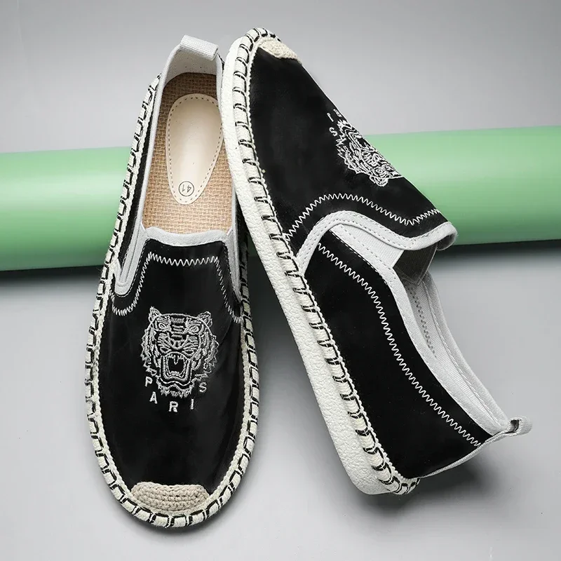 New Men Casual Loafers Classic comfort Embroidered Tiger Shoes Letter Printing Slip On Footwear Male Soft sole sole shoes