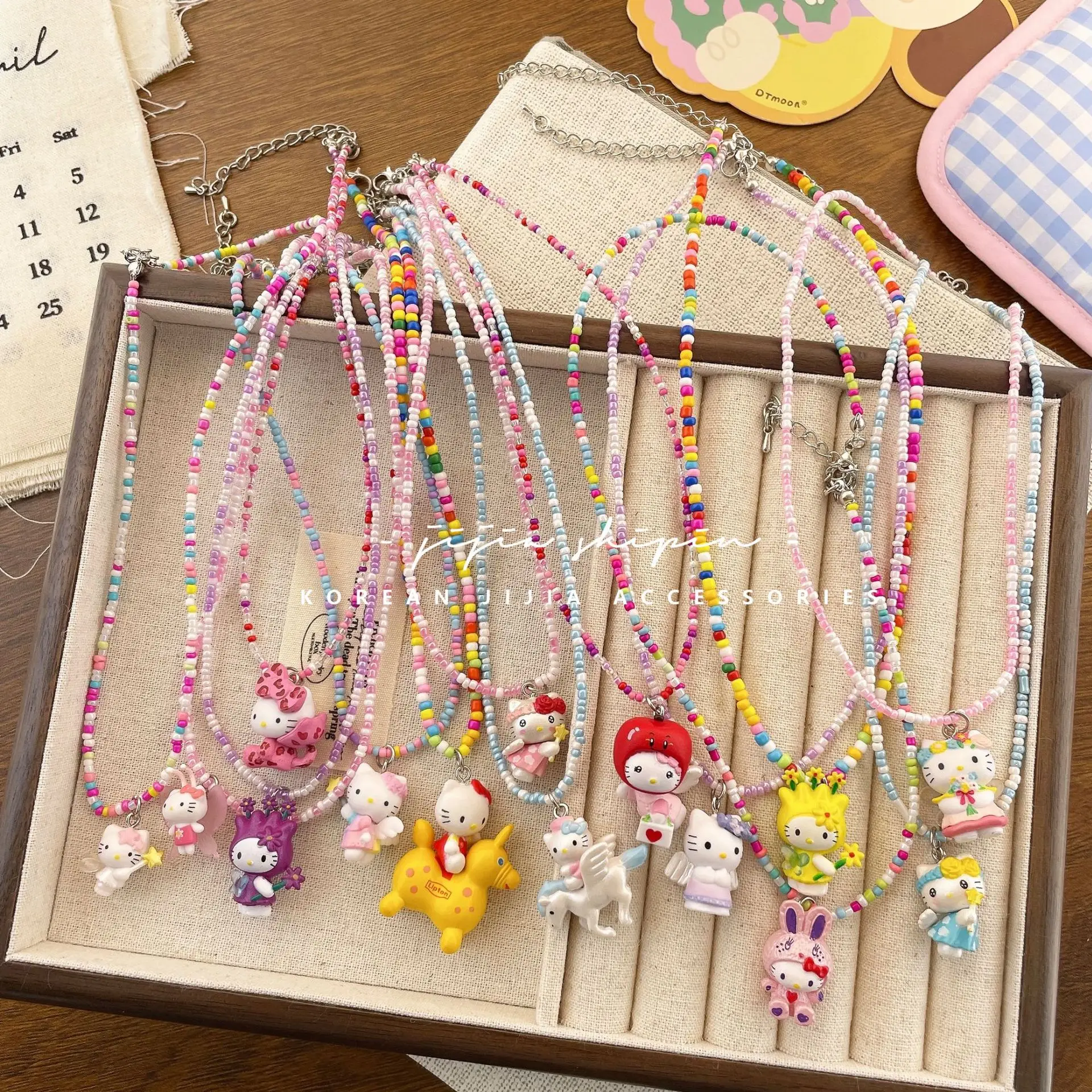 

Мультяшное ожерелье Hello Kitty с разноцветными бусинами, летняя милая цепочка на ключицу, подвеска в виде котенка, подарок для макияжа