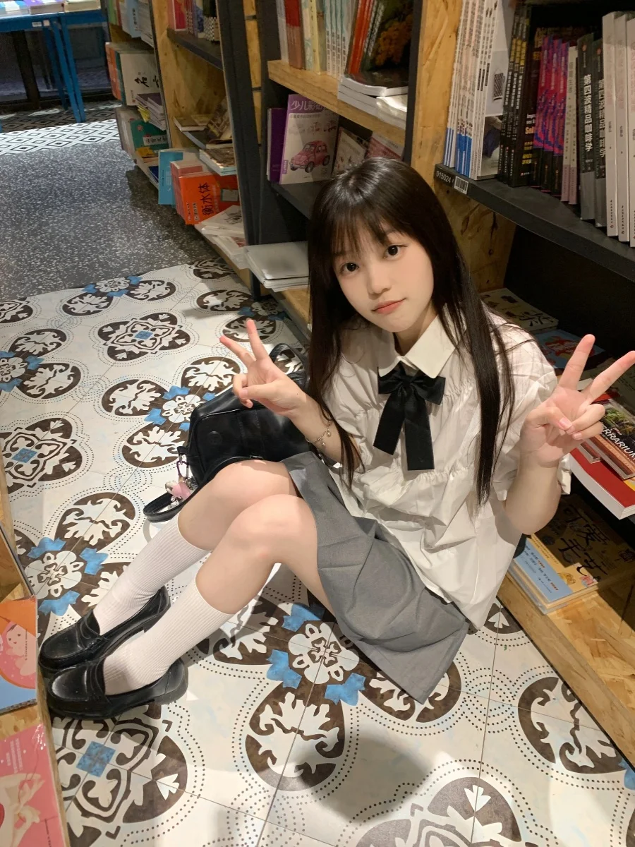 

White ort Sve Women's irt Summer 2025 New Design Casual Loose College Sle Sweet irt Trendy Button Folded Cuff