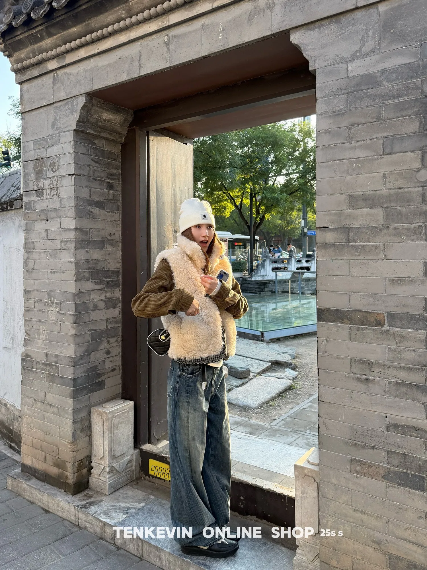 ロンドンサンセットアメリカンスタイルワークウェアジャケットレディースショートノースリーブコートコーデュロイ長袖ターンダウンカラー女性モデル