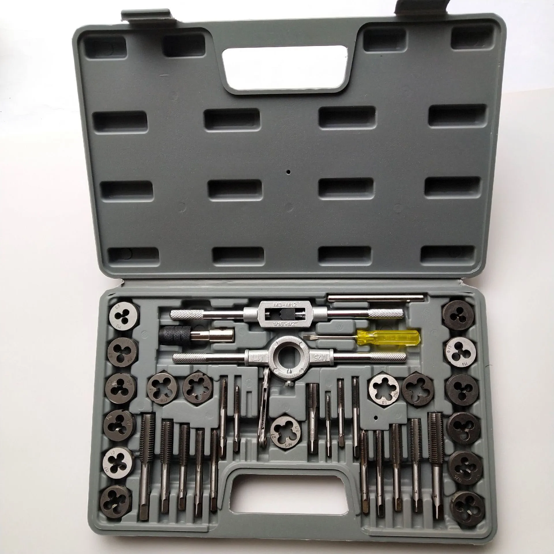 B50 Tap and Die Set 40PCs 60PCs 110PCs Metric or SAE Standard Bearing Steel Taps and Dies Essential Threading Wrench Die Tool