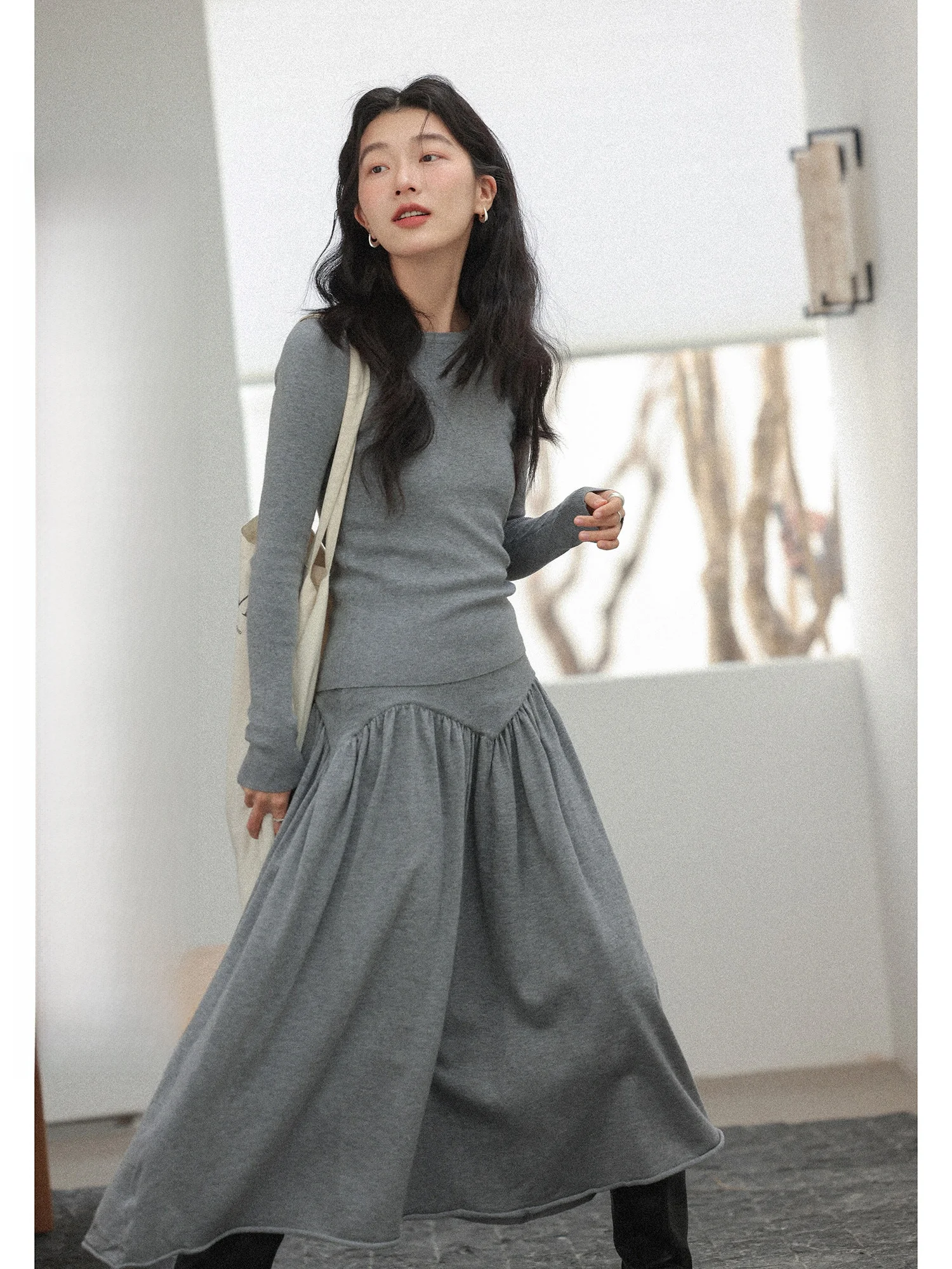 

Вязаный комплект для женщин: новинка Весна 2026 – свитер с длинным рукавом и юбка с высокой талией, повседневный комплект из двух предметов