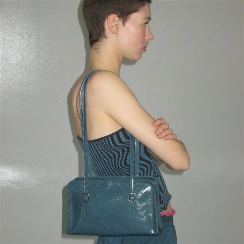 

2025 Fall Best-Selling Shoulder Bag in Leather with Wax Finish for Women, Elegant Style and High-Quality Texture