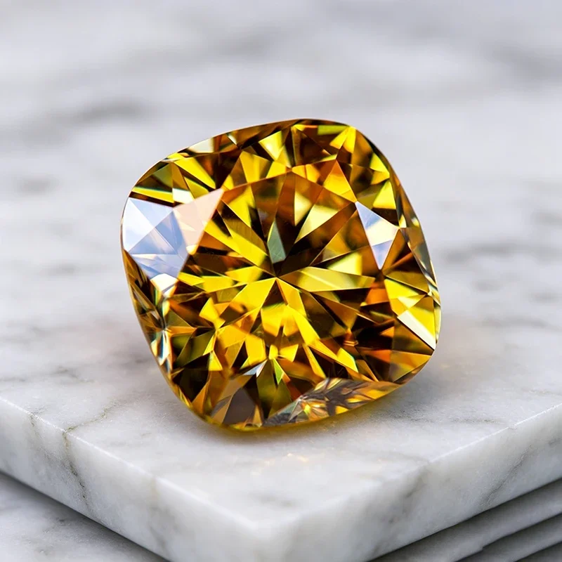 Moissanit-Stein im Kissen-Schliff, goldgelber Edelstein für DIY-Schmuckherstellung, besteht den Diamanttest mit Zertifikat. – Detail 4