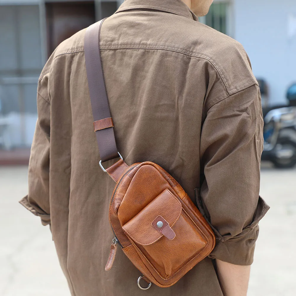 S.WORKER Handgefertigte Herren-Brusttasche aus Vollnarbenleder, Modische Umhängetasche für Telefon und Schlüssel – Detail 6