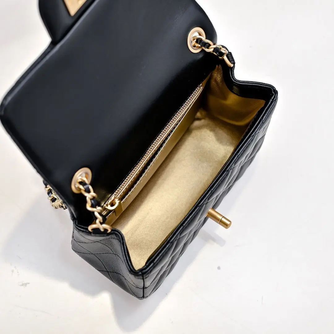 

2025 New Vintage Gold Ball Chain Quilted Crossbody Bag, Classic Diamond Lattice Flap Purse Design Bag.