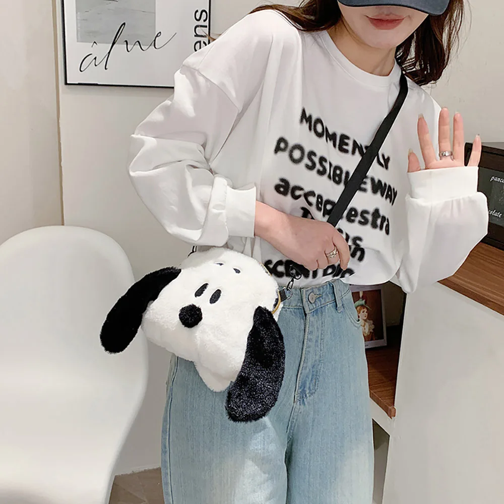 Snoopy Sacs à bandoulière en peluche Kawaii Jouets Poupées Cartable Porte-monnaie portables Sacs à main en peluche doux Sacs à dos décontractés Cadeaux de Noël
