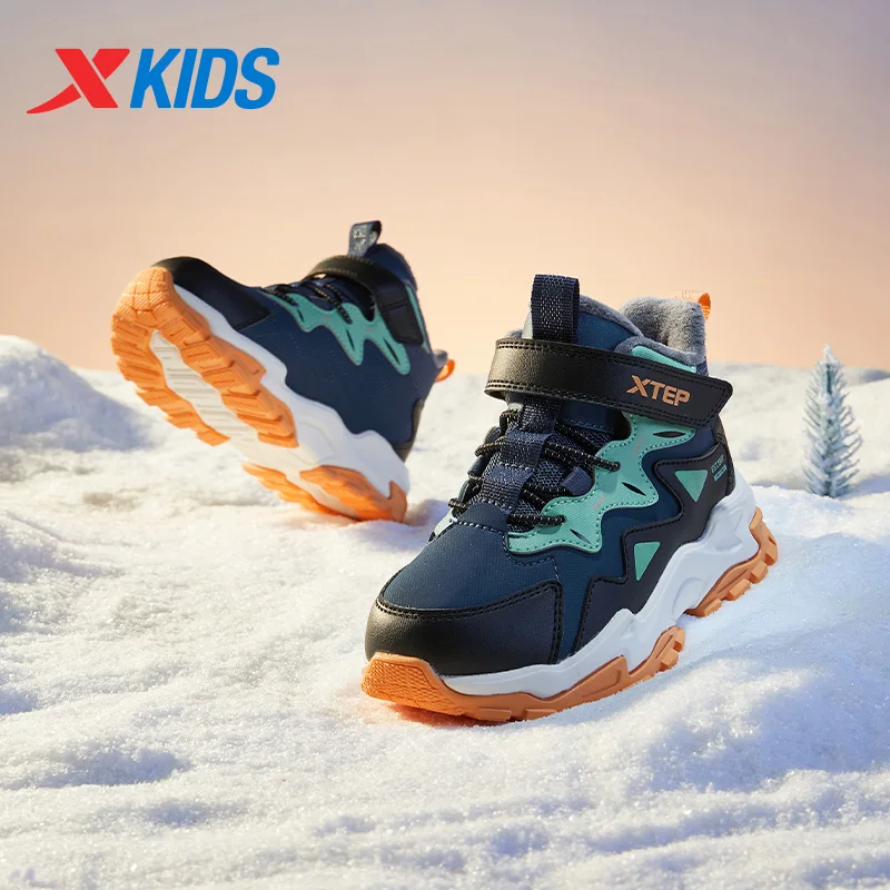 Xtep Kid의 소년용 하이탑 코튼 신발 2024 겨울 캐주얼 다목적 따뜻하고 편안한 미끄럼 방지 레저 신발 677415379123