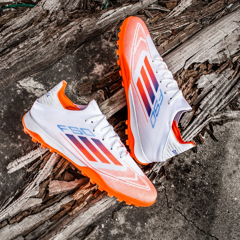 

The shoe exudes confidence, comfort and a soft sole for casual sports and versatile walkingKL