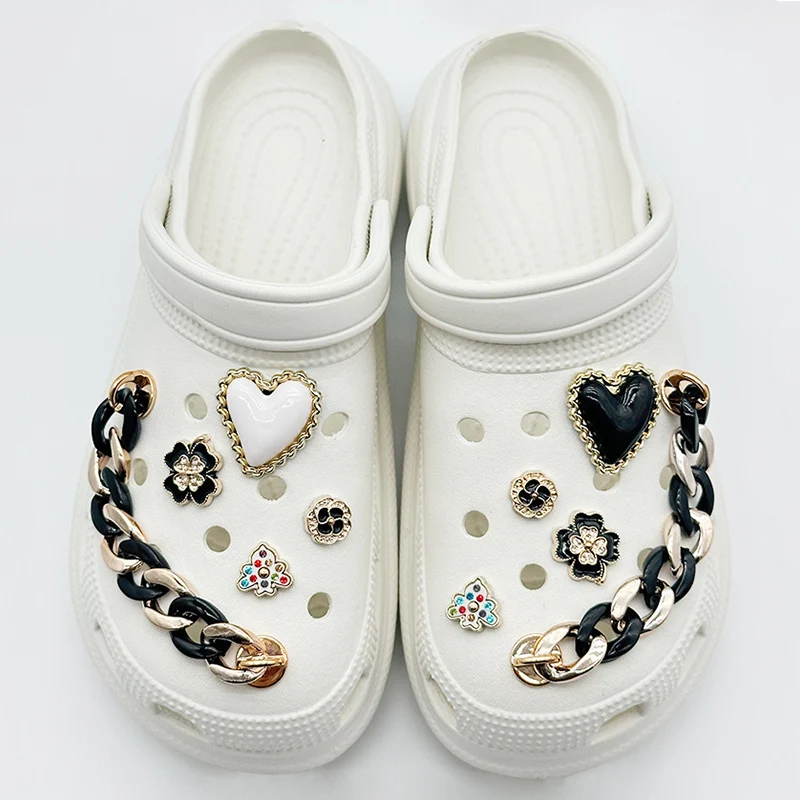 10pcs Fashion Black White Chain Shoe Charms DIY Removable Heart Shaped Shoe Accessories Flower Women Sandal Clogs Decoration Set