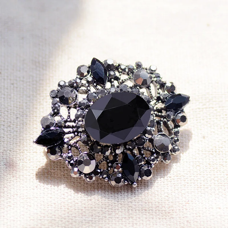 New Design Autumn and Winter Heavy Industry Luxury High-end Gem Baroque Brooch Woman Retro Palace Style Gorgeous Crystal Brooch