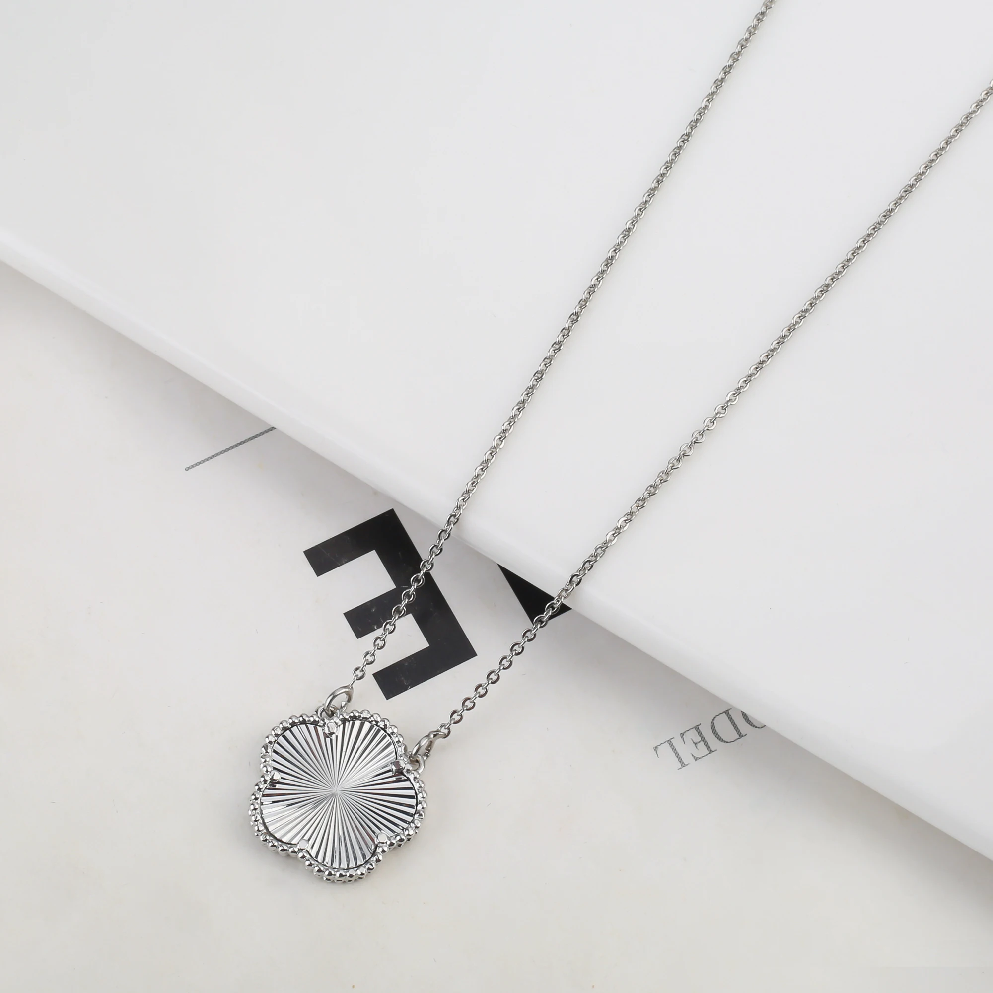 Women's Shiny Metal Plant Five Leaf Flower Set