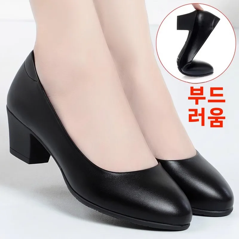 chaussures-de-travail-confortables-en-cuir-souple-pour-femmes-avec-talon-moyen-noir-pour-le-personnel-bancaire-et-les-employes-d'hotel