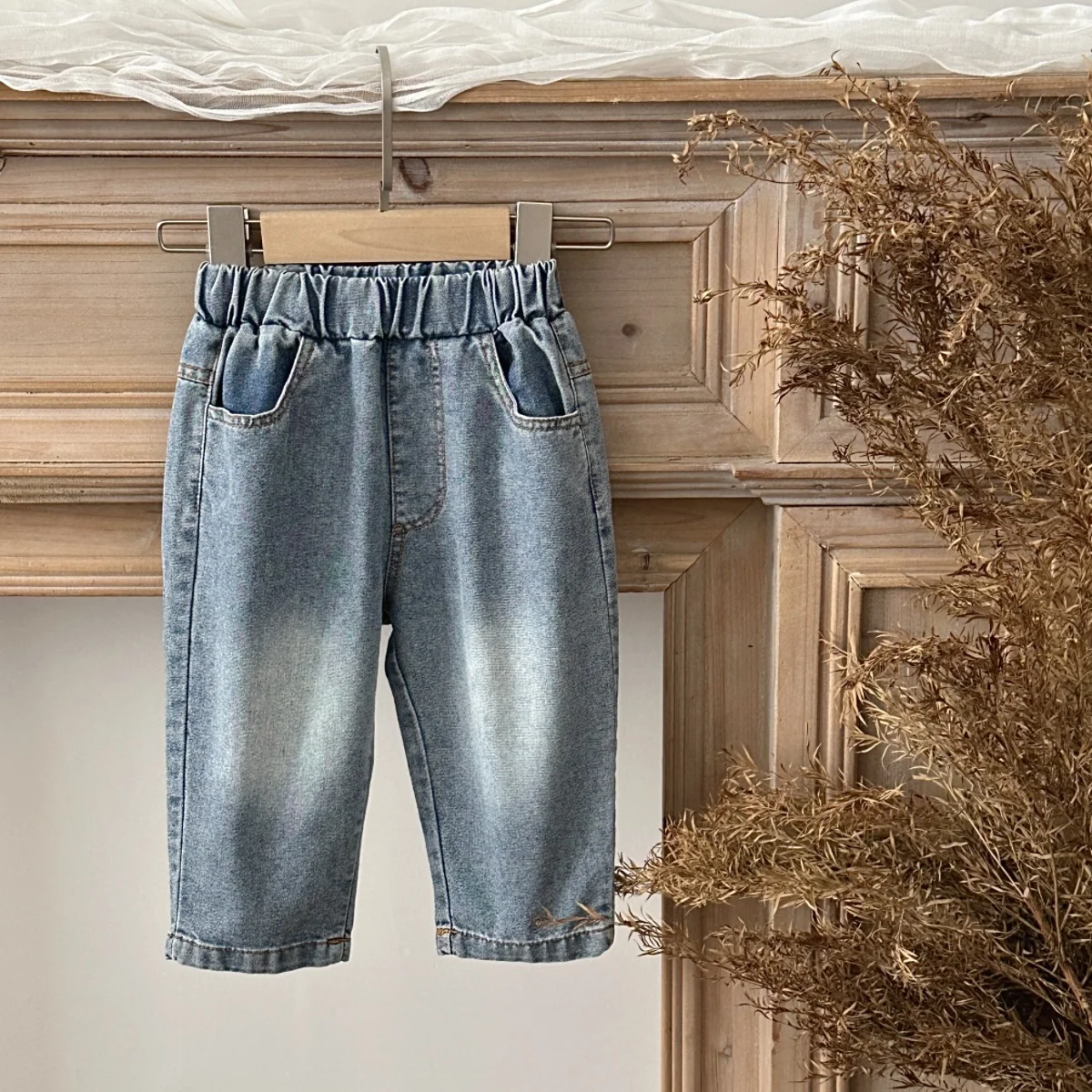 Jeanshose für Kleinkinder, Herbst, mit elastischem Bund, lockerer, gerader Schnitt, Jeansstoff, Freizeitkleidung für Babys und Kleinkinder, mit Taschen. – Detail 3