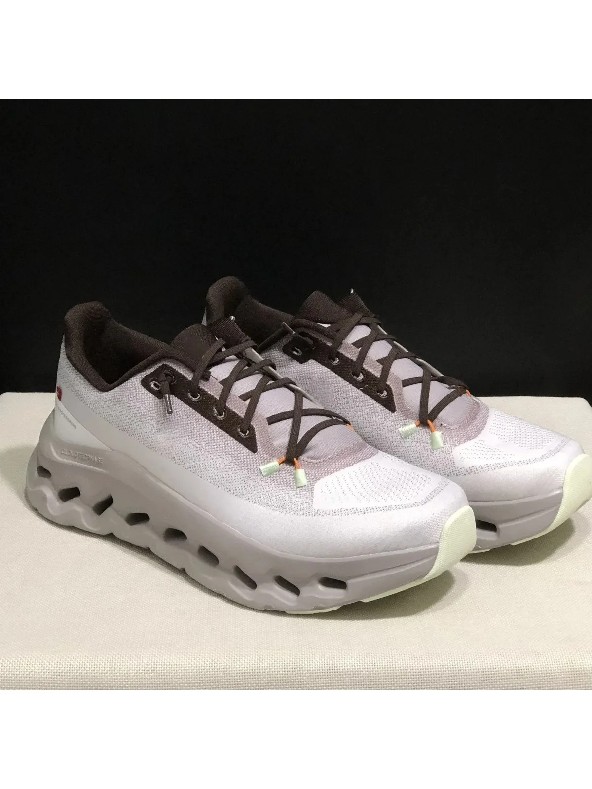 Comfortabel en elegant, van mesh, lage sneakers, hardloopschoenen voor heren en dames - afbeelding 2